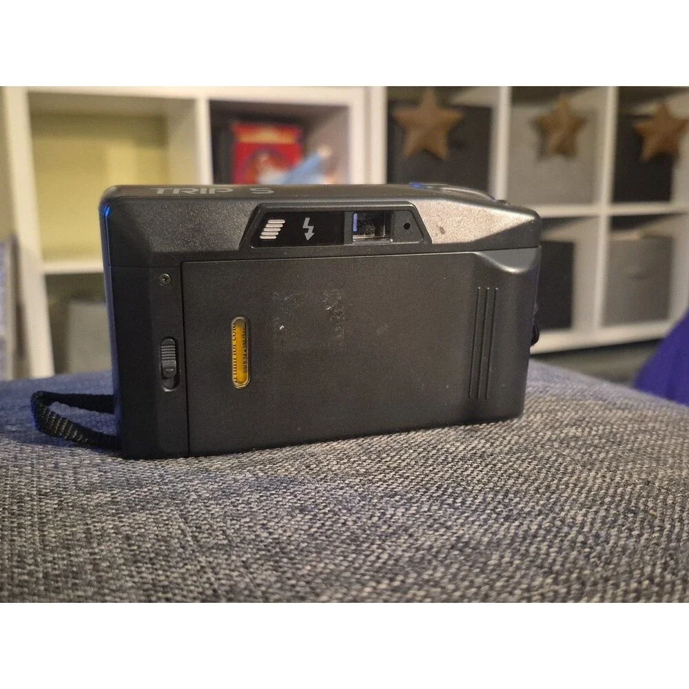 Olympus Trip S Point & Shoot 35mm Film Camera w/ Built-In Flash [FOR PARTS]